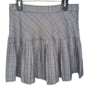 Forever 21 Women's S Plaid Mini Skirt Black White Pleated Excellent Condition